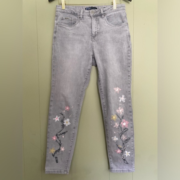 French Dressing Jeans Pants - French Dressing Jeans Gray Floral Painted Skinny Pants. Size 8.